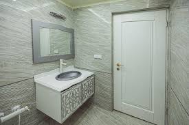 قیمت درب ضد آب سرویس بهداشتی ،انواع آن ،مزایا و معایب ،عملکرد و استاندارد های آن