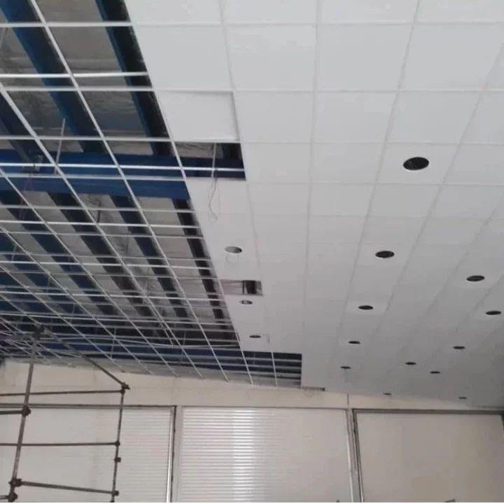 بررسی عوامل موثر بر قیمت تایل گچی 60 در 60 سقف کاذب