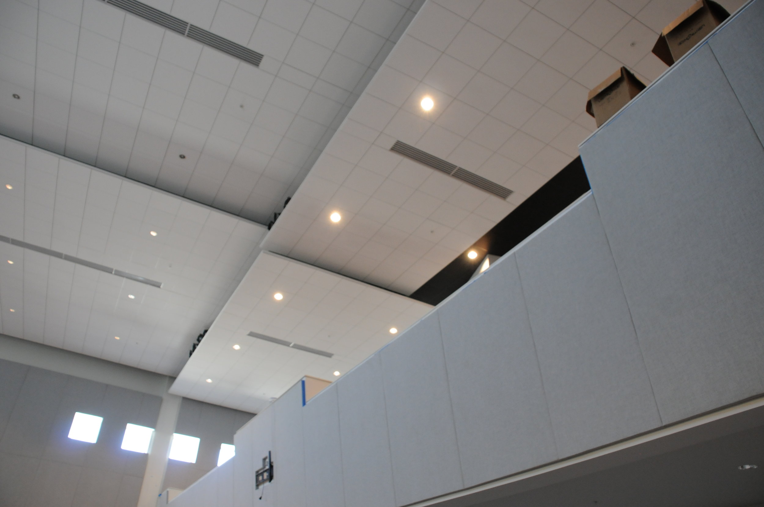 سقف کاذب تایل پانچ‌دار ای جی وی